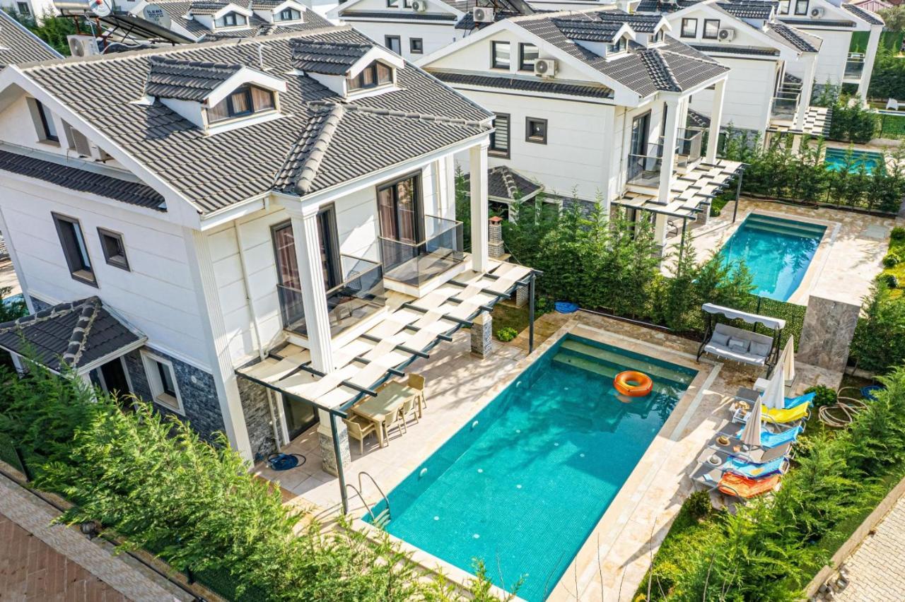 4 Bedroom Holiday Villa In Hisaroenue Oeluedeniz- Gold Rose Fethiye Exteriör bild
