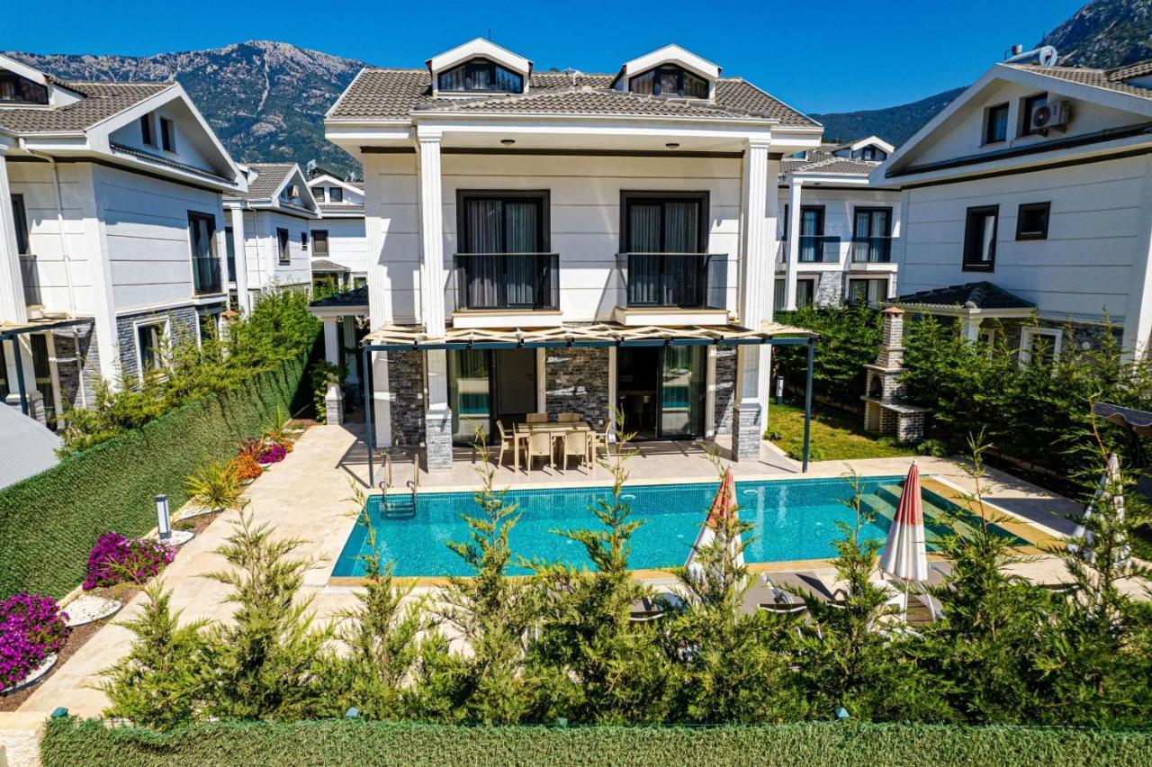 4 Bedroom Holiday Villa In Hisaroenue Oeluedeniz- Gold Rose Fethiye Exteriör bild