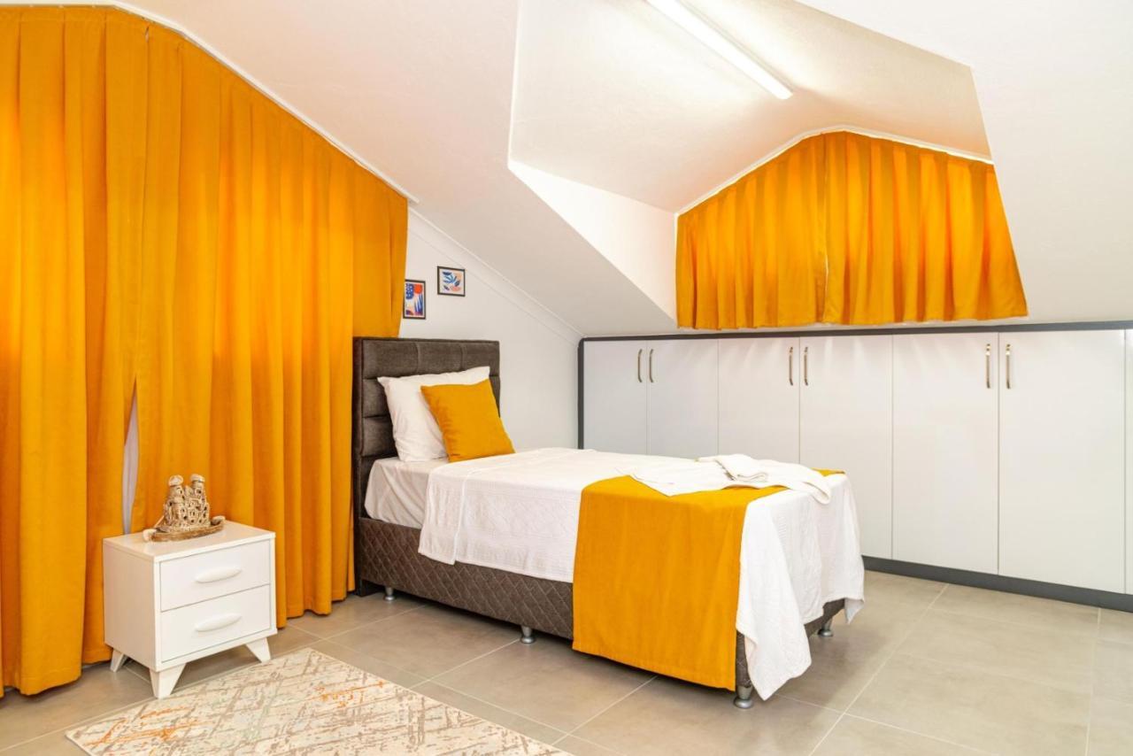 4 Bedroom Holiday Villa In Hisaroenue Oeluedeniz- Gold Rose Fethiye Exteriör bild