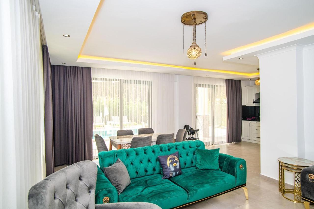 4 Bedroom Holiday Villa In Hisaroenue Oeluedeniz- Gold Rose Fethiye Exteriör bild