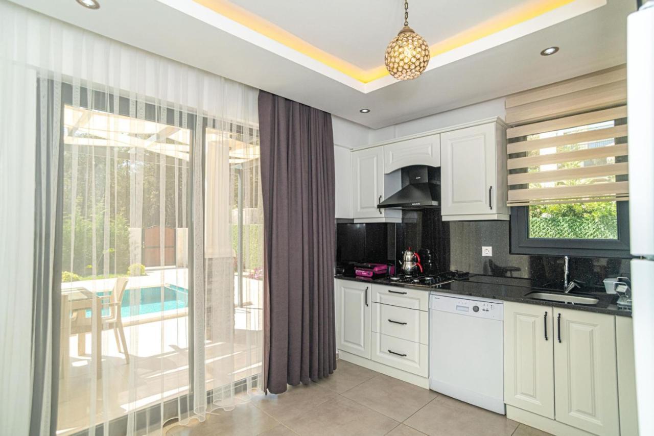 4 Bedroom Holiday Villa In Hisaroenue Oeluedeniz- Gold Rose Fethiye Exteriör bild