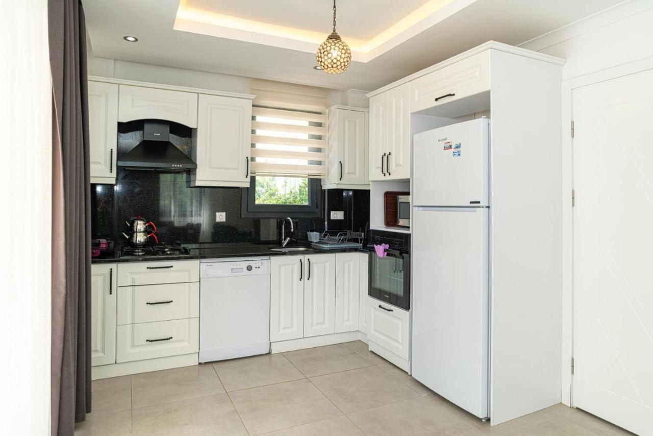 4 Bedroom Holiday Villa In Hisaroenue Oeluedeniz- Gold Rose Fethiye Exteriör bild